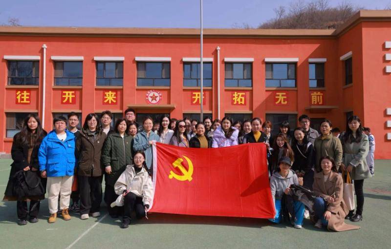 八一学校师生赴阜平老区旧校址寻根