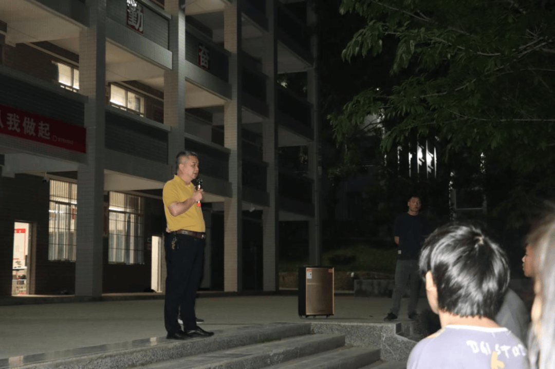 颁奖争创文明宿舍共享温馨之家大坪中学开展文明宿舍颁奖活动