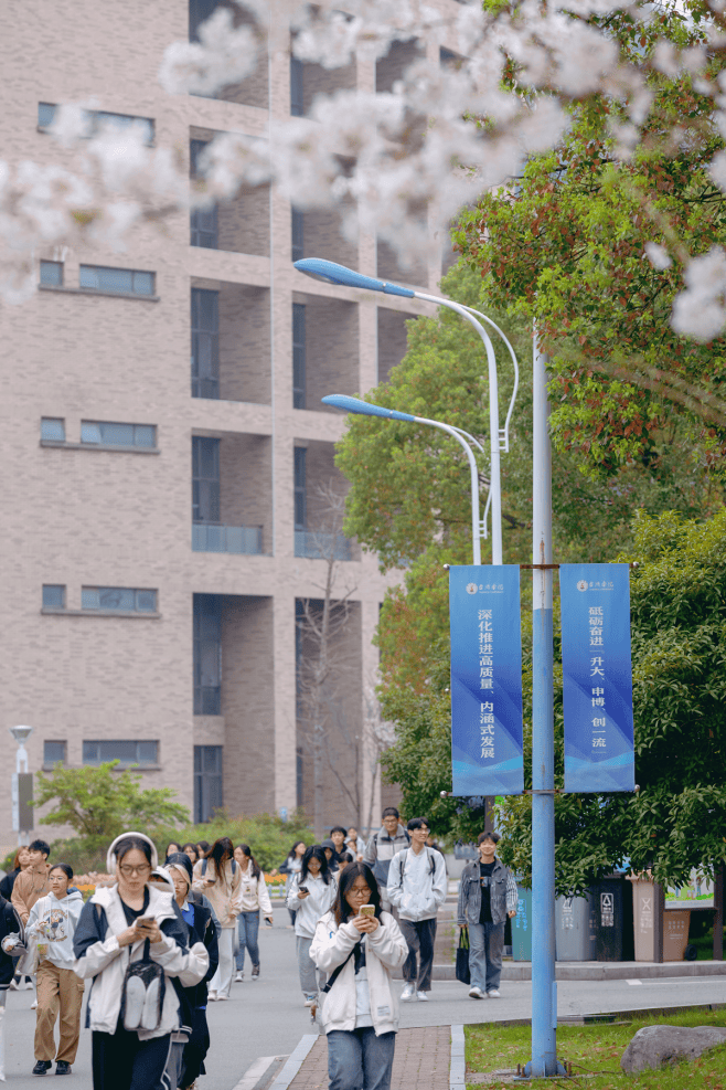 三月台院樱你而美