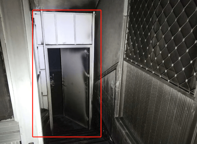【提醒】伤亡背后引人深思,这扇门可有可无?_防火_火灾_时间