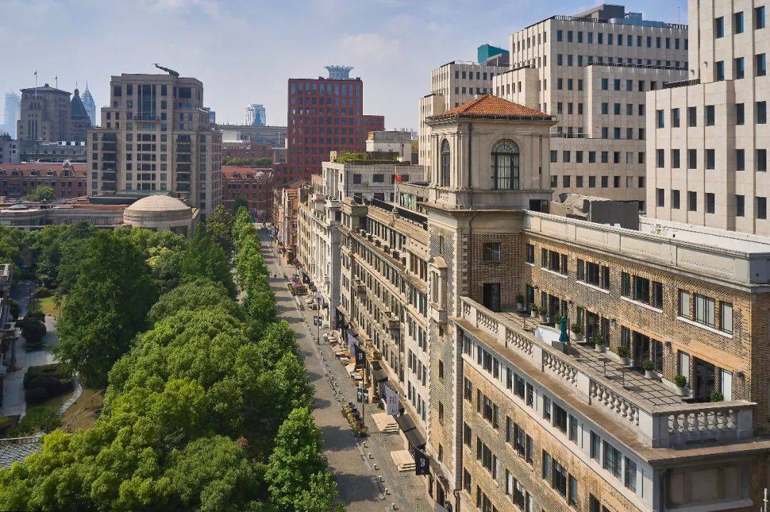 外滩,顾名思义是"靠外的滩涂",随着水位涨落,它的物理形貌差异很大.