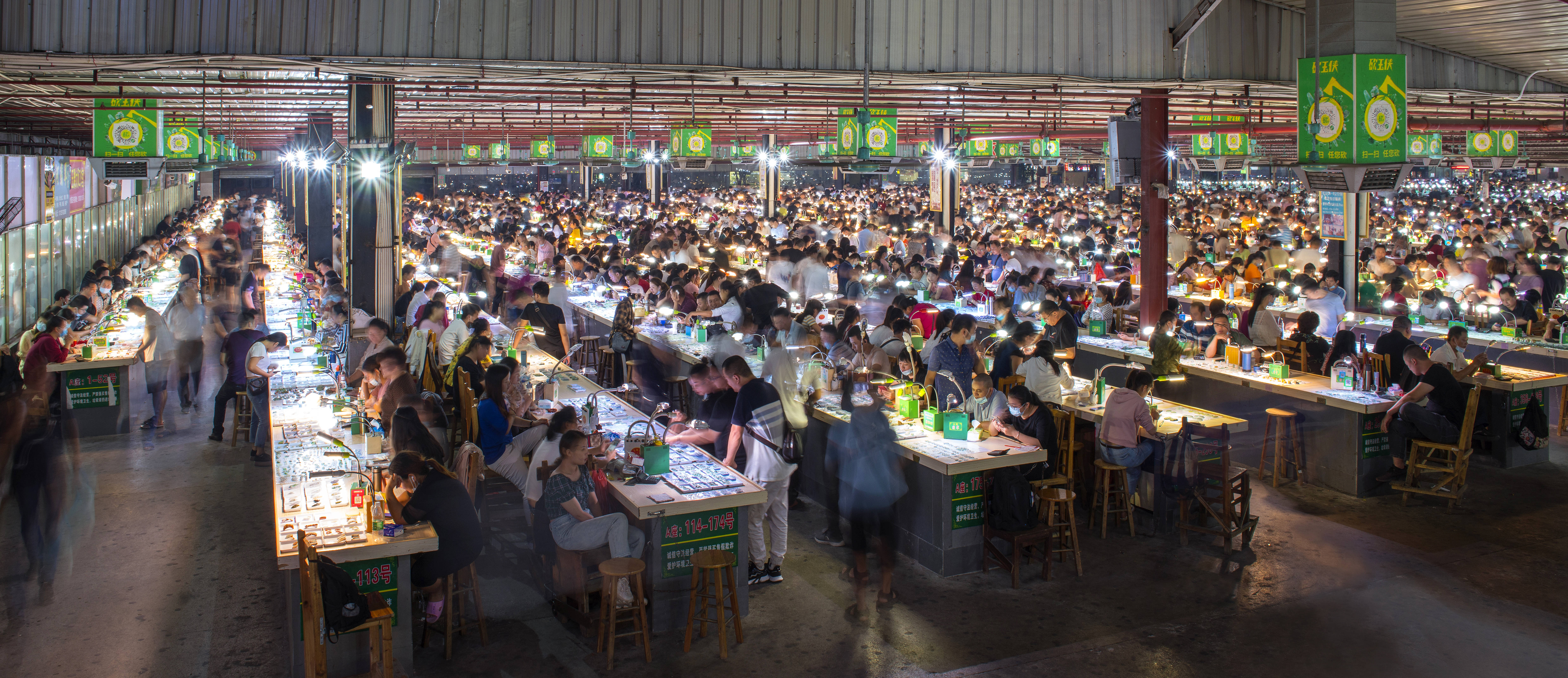 广州卖翡翠市场在哪里(广州市区翡翠批发市场在哪)