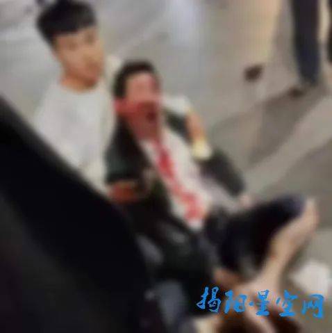 揭阳一路段发生车祸一男子当场被盖三色纸