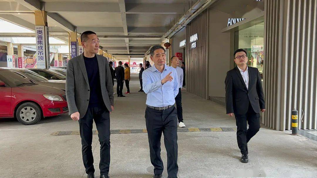 热烈欢迎箭牌家居集团董事长总经理谢岳荣集团董事副总经理霍秋洁一行