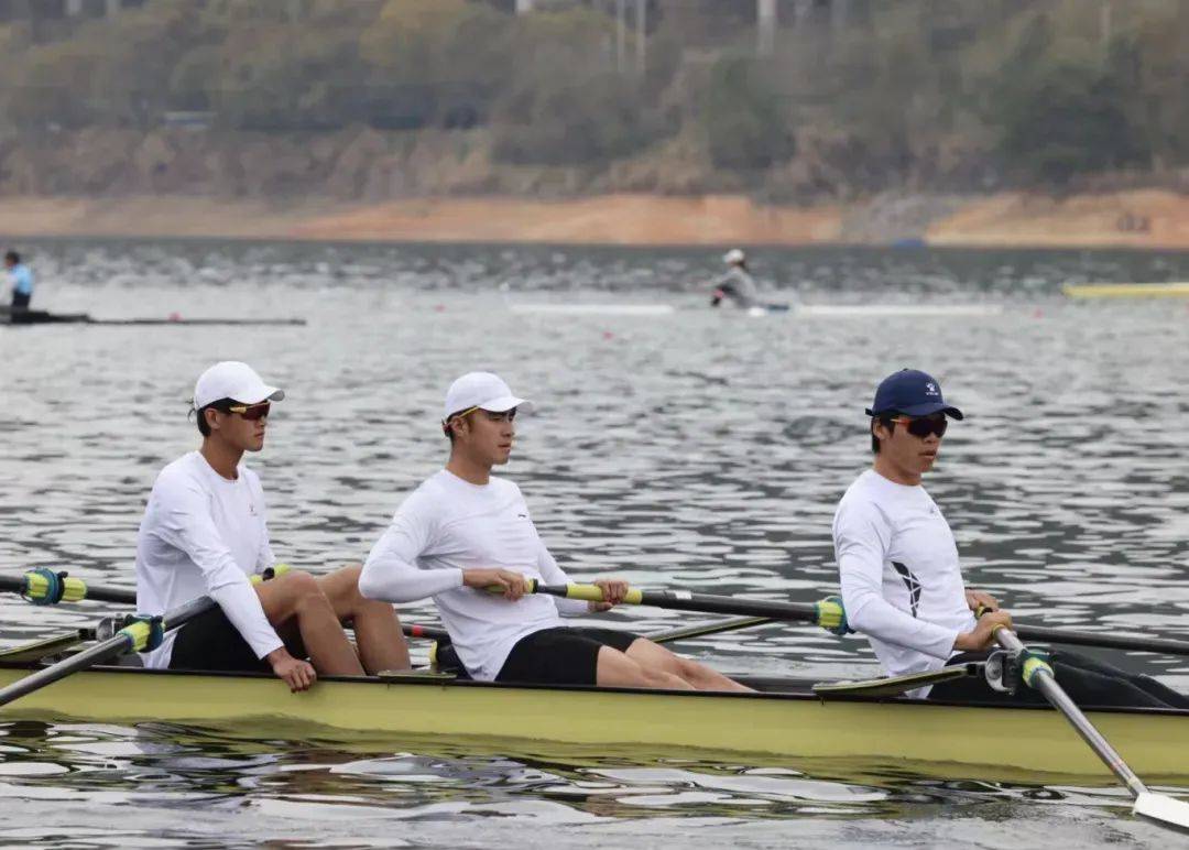 阜阳青年徐桥,夺得金牌!_赛艇_单桨_男子