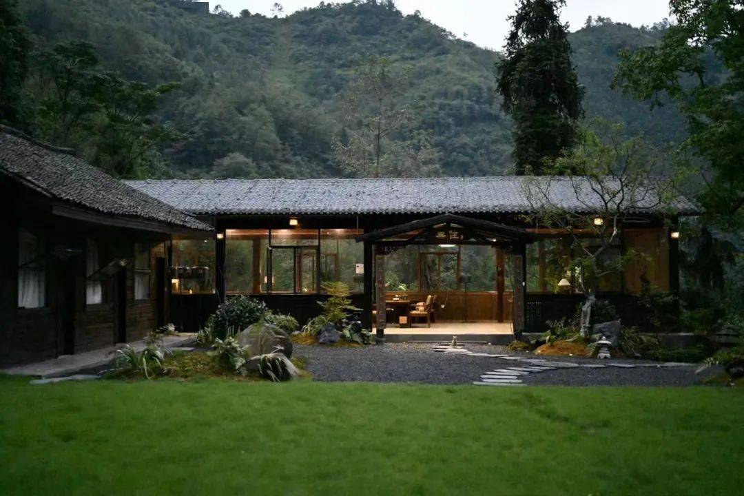 鹤顶生态农庄预订电话:17780621720鹤鸣的春