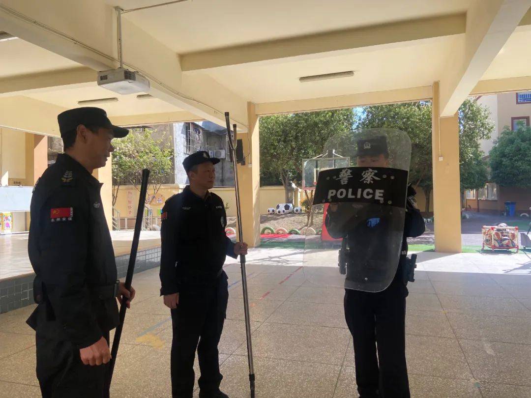 反恐防暴警钟鸣平安校园伴我行彭山区幼儿园反恐防暴应急演练