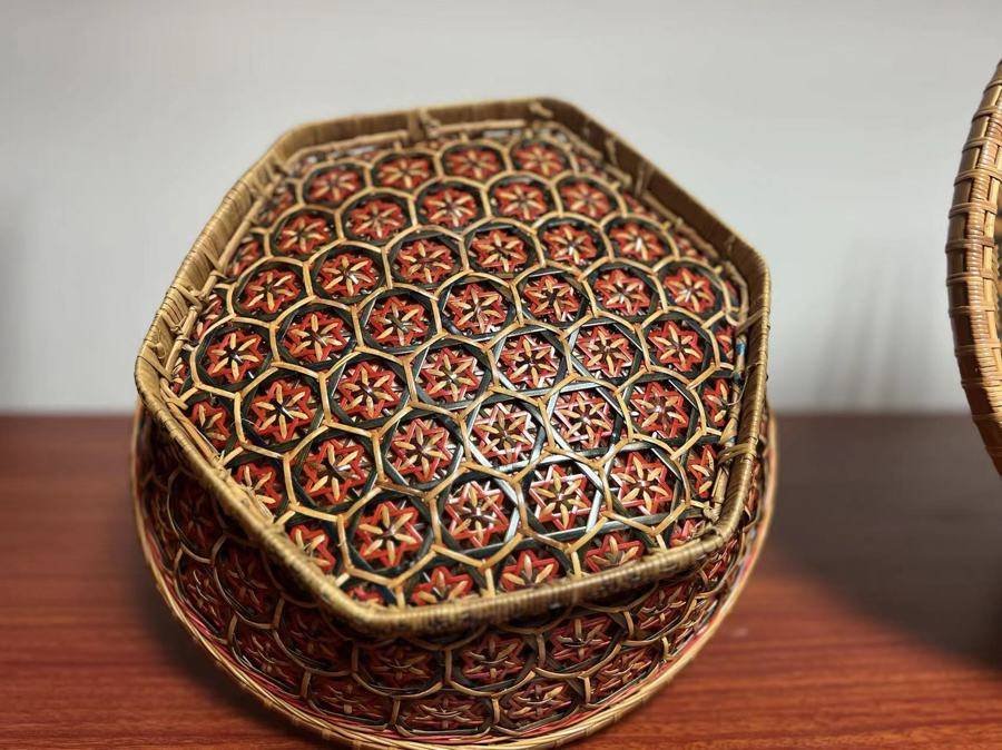 竹器制作者薛其华是马陆篾竹编织技艺非遗传承人,今