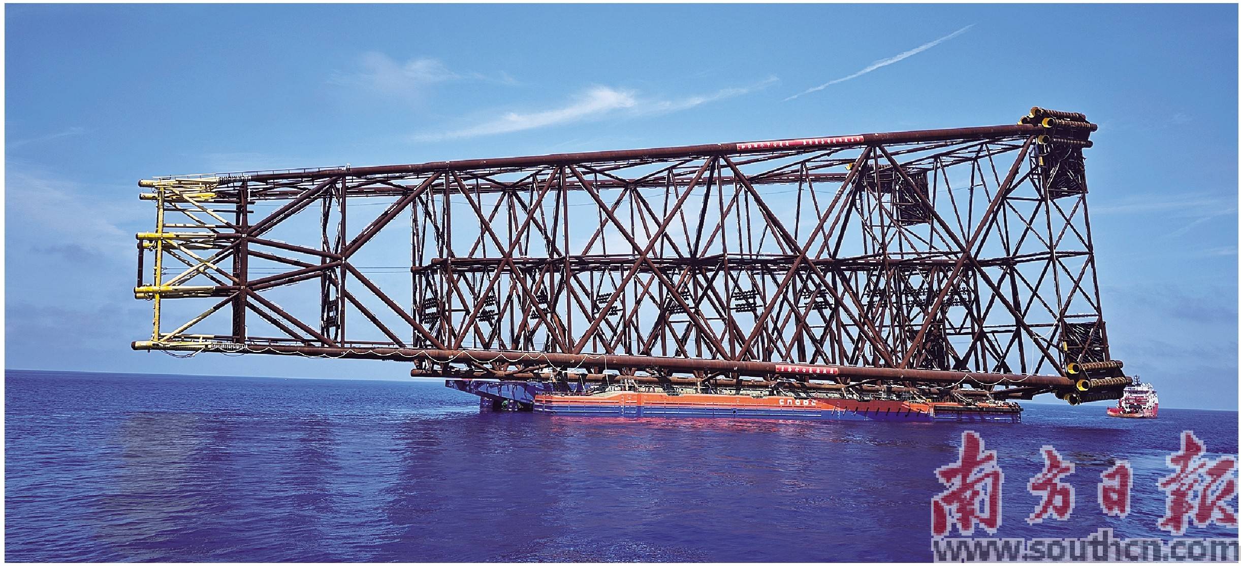 7万吨的亚洲第一深水导管架——"海基二号".