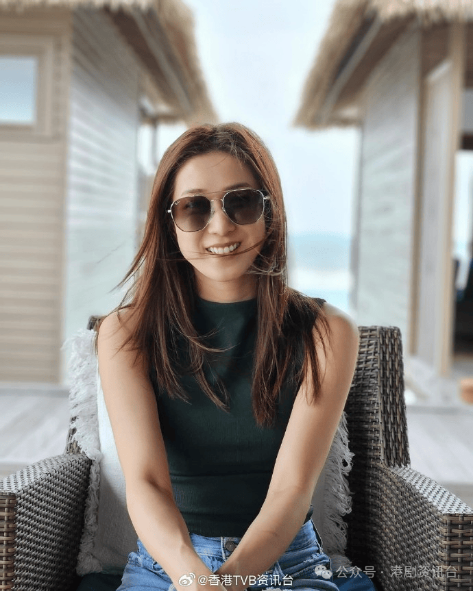 钟嘉欣7岁大女展现惊人运动细胞!年近40仍为子女学做_