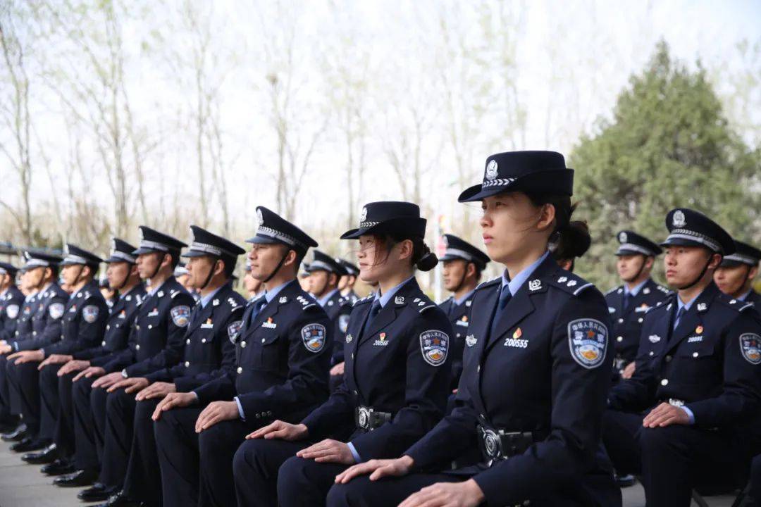 特警力量英姿勃发特显风采天津市公安局特警总队组织开展2024年度队列