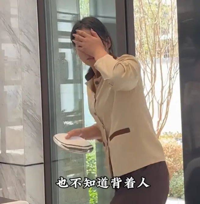 男女主在家随地大小亲时得赶紧回避.