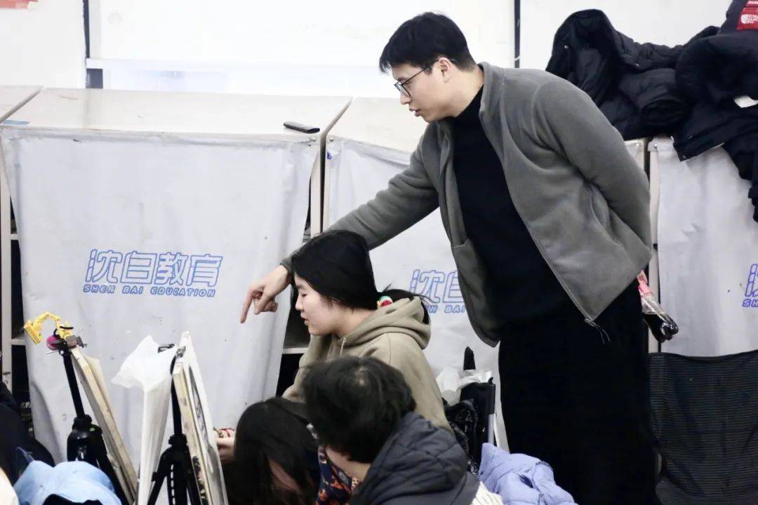 感谢杭州白塔岭肖佳校长和张宗武老师,前来助阵国美校考教学.