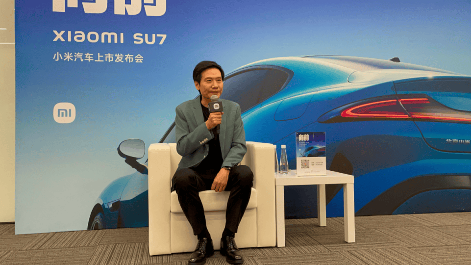 雷军回忆造车崩溃时刻做了一年的设计曾全部推翻