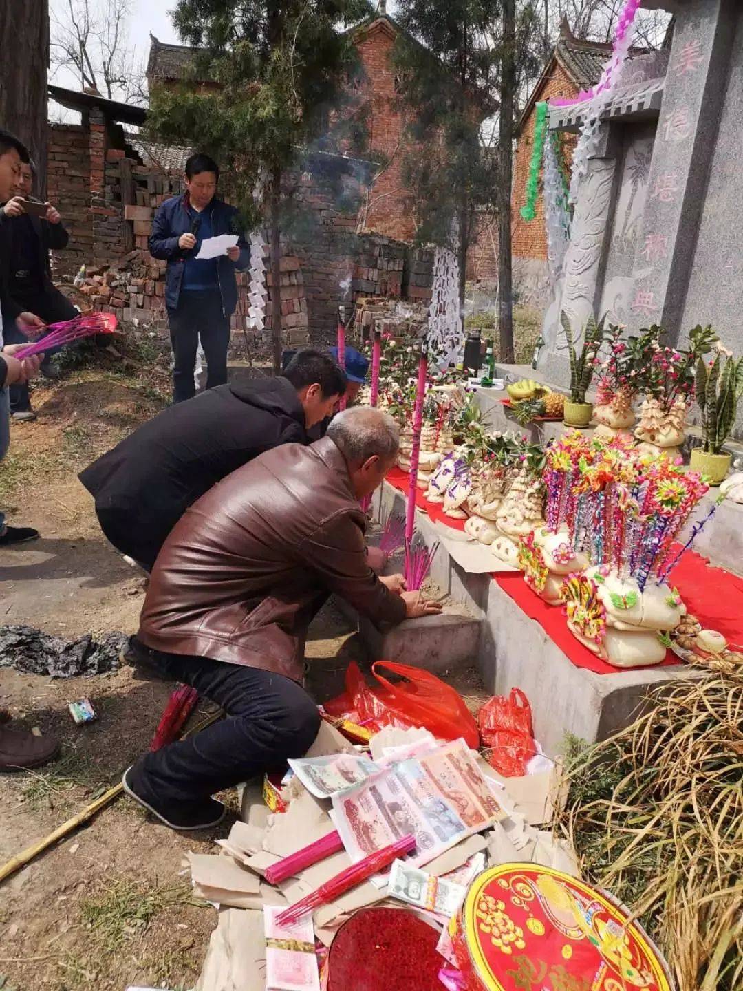 街家清明作者屈化民