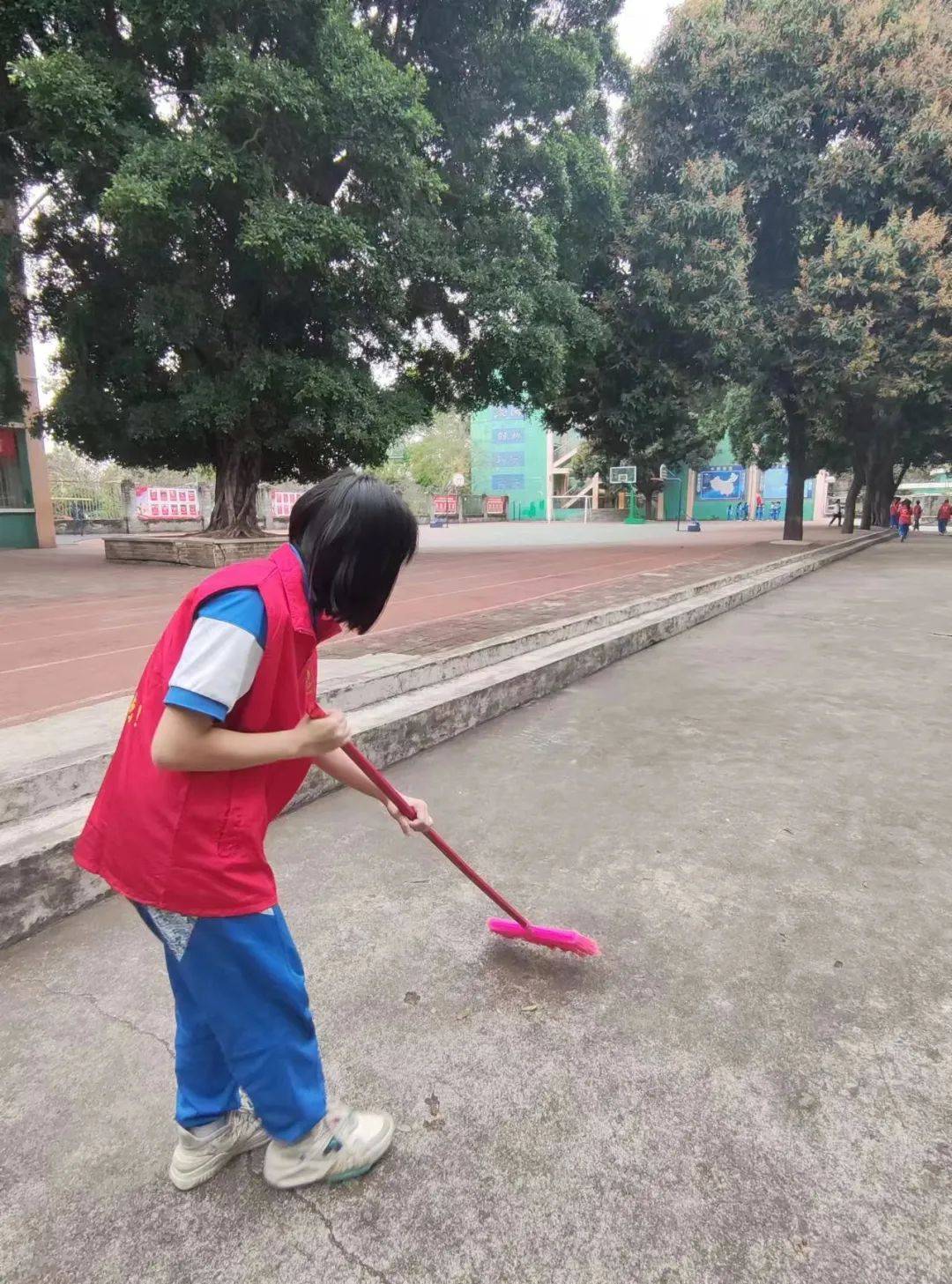 学雷锋精神 创清洁校园—广州市荔湾区同心学校学雷锋系列志愿服务