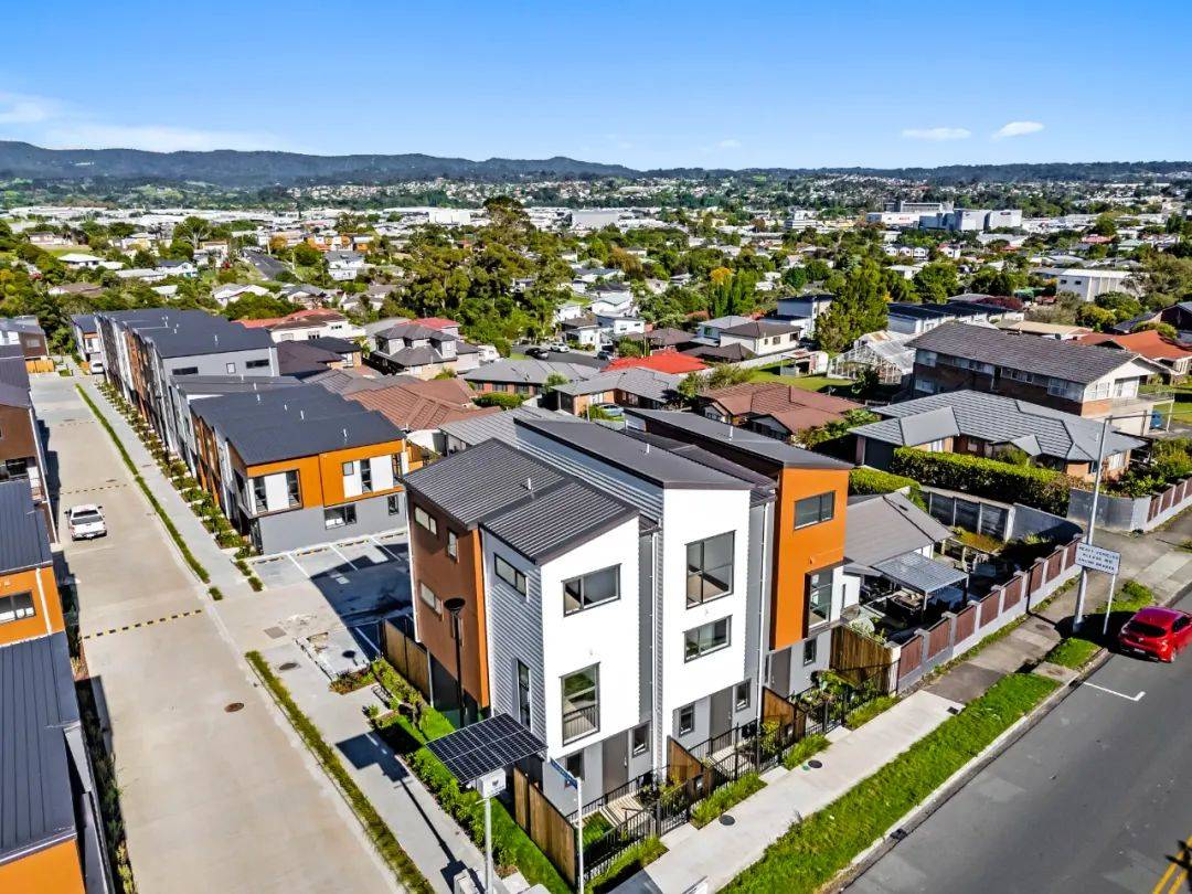 西区henderson2房29套精品联排别墅10年建筑质保邻近商圈好校便捷搭乘