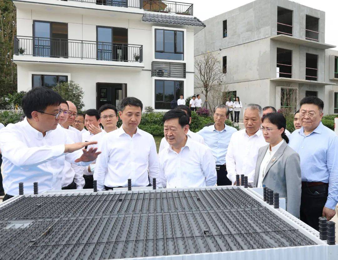 住建部副部长姜万荣一行调研中建科技重点项目