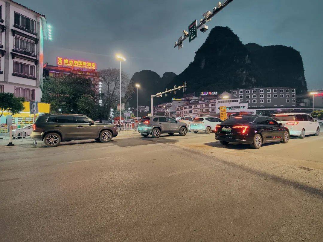 代表建议马上办阳朔县城市管理监督局迅速响应意见建议连夜修复抗战路