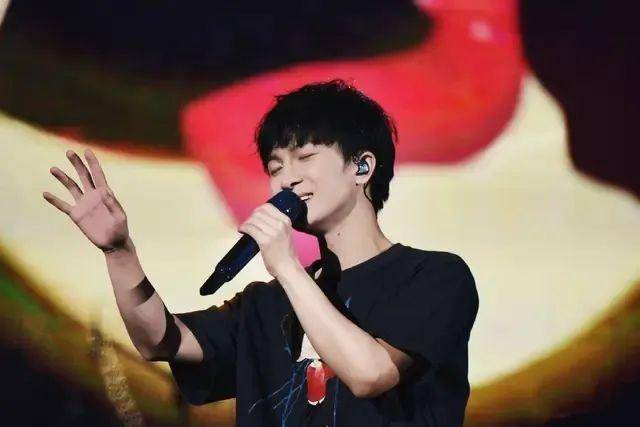 周深的嗓音遭争议请来一次超越性别的审美