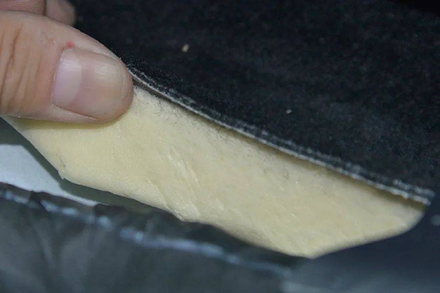 大线包裹不错,使用的是质量较好的布基胶布,包裹严密.