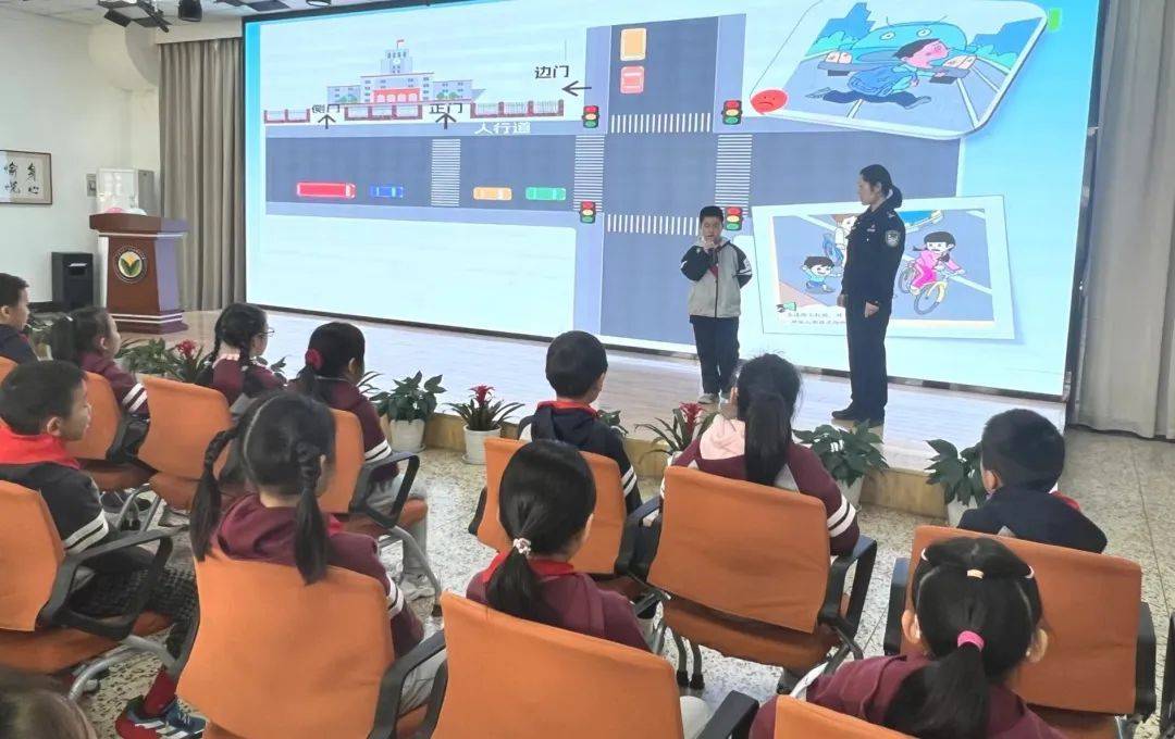 限于在安全教育日当天走进校园开展宣传,而是持续一周,从小学到中学