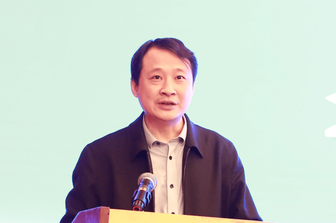 中国内部审计协会会长鲍国明发表了讲话.