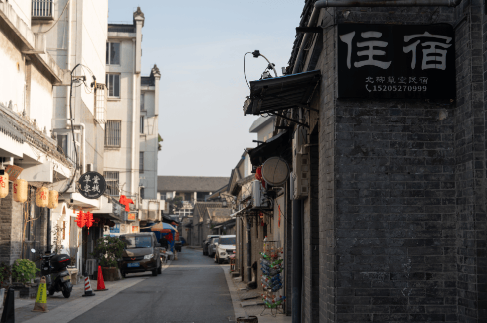 一半诗意,一半烟火!这条冷门小巷,惊艳了扬州的春天