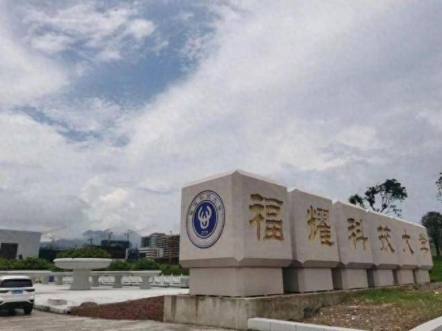 三是关注学校招生专业选科要求,考生要根据自身选科情况,科学合理选报