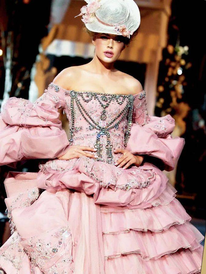 穿搭都2024了谁会被华丽丽的穿搭击中啊你们熟知的