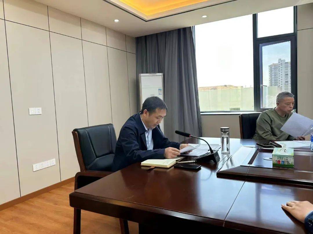 在会上,袁斯斌围绕近期查处的省,市纪委近期典型案