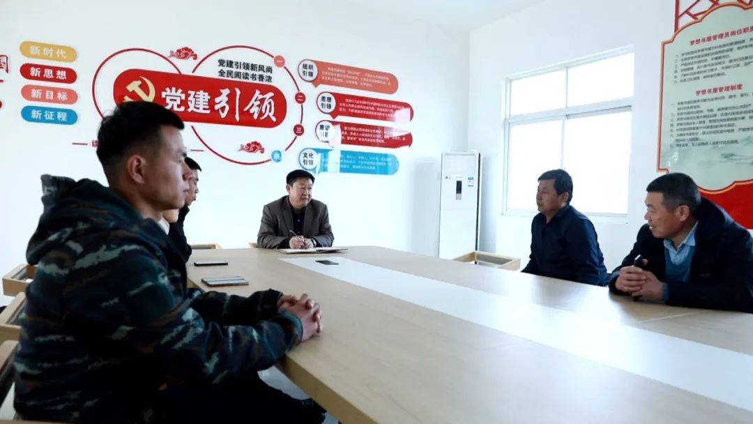 市派驻村第一书记风采张成忠以心焕新奏响乡村振兴奋进曲