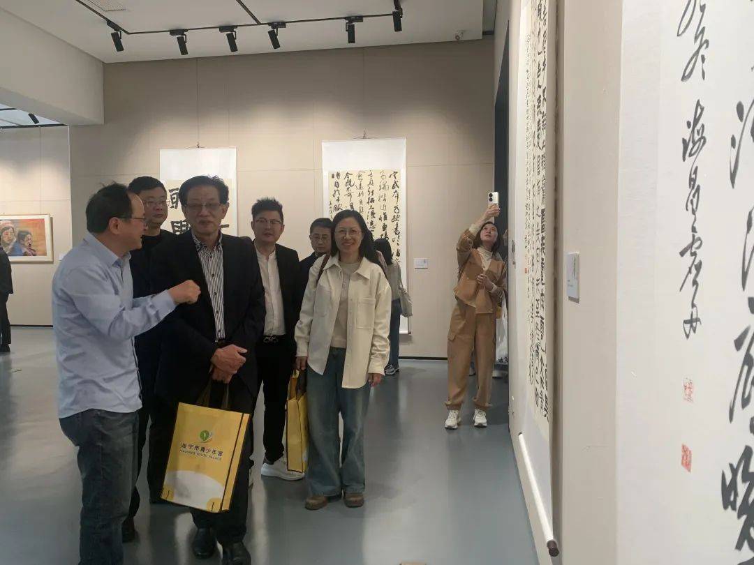展讯海宁市青少年宫美术教师作品展在徐邦达艺术馆隆重开幕