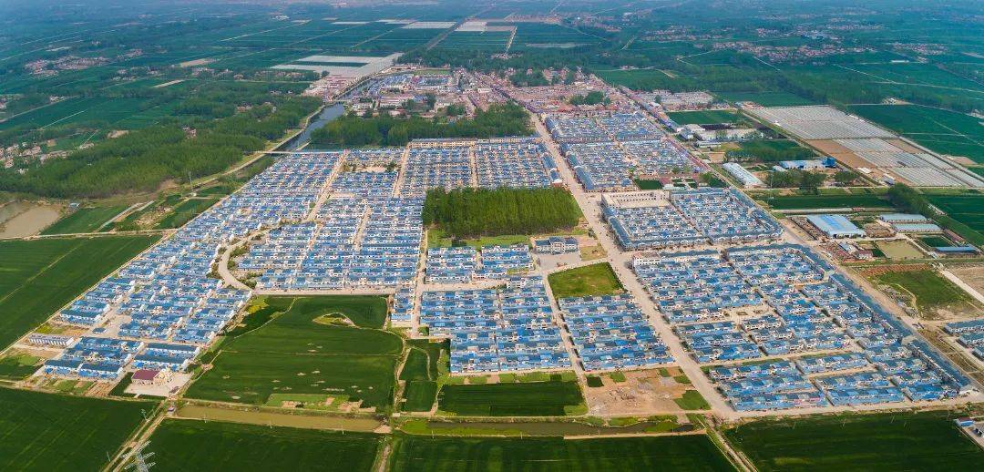 至2020年,刘老庄镇18个行政村有12个实现集中搬迁,完成农房改善6041户