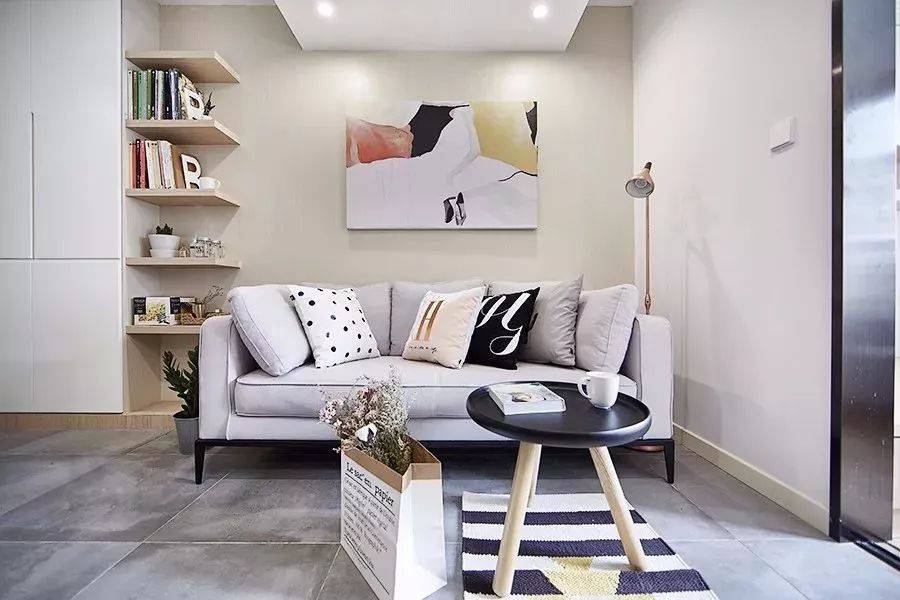 选对沙发背景墙装饰画客厅空间瞬间焕新颜美观又大气