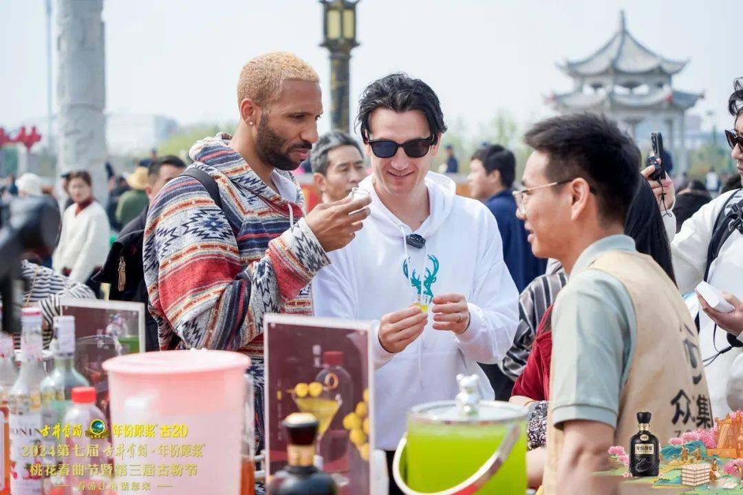 担当"活态传承"的典范,古井贡酒的"春曲之约"