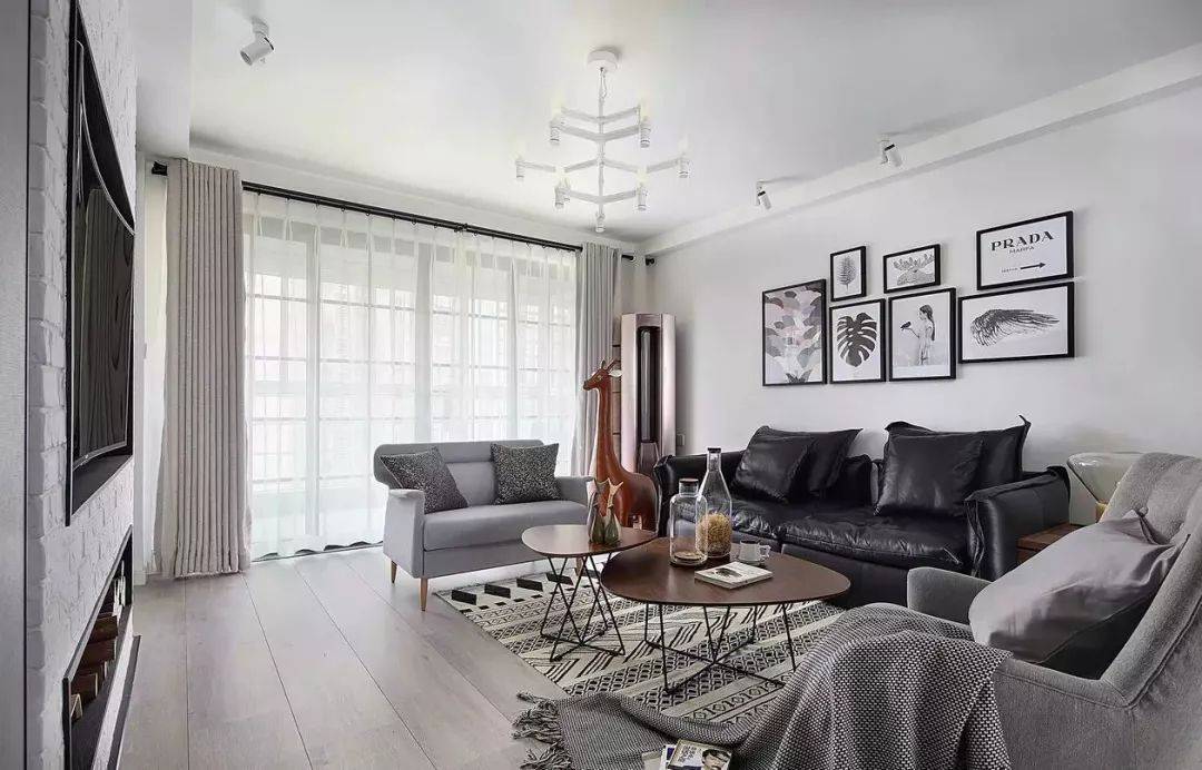 选对沙发背景墙装饰画客厅空间瞬间焕新颜美观又大气