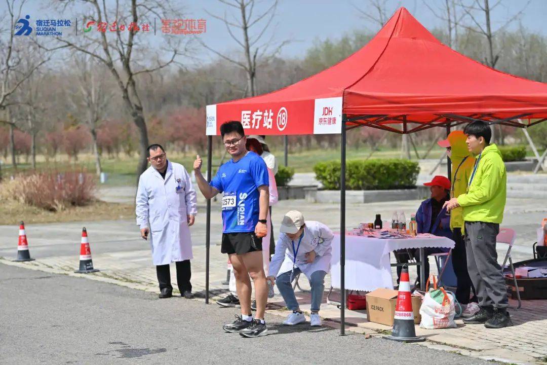 刷新两项纪录王涛斩获2024宿迁马拉松国内男子冠军