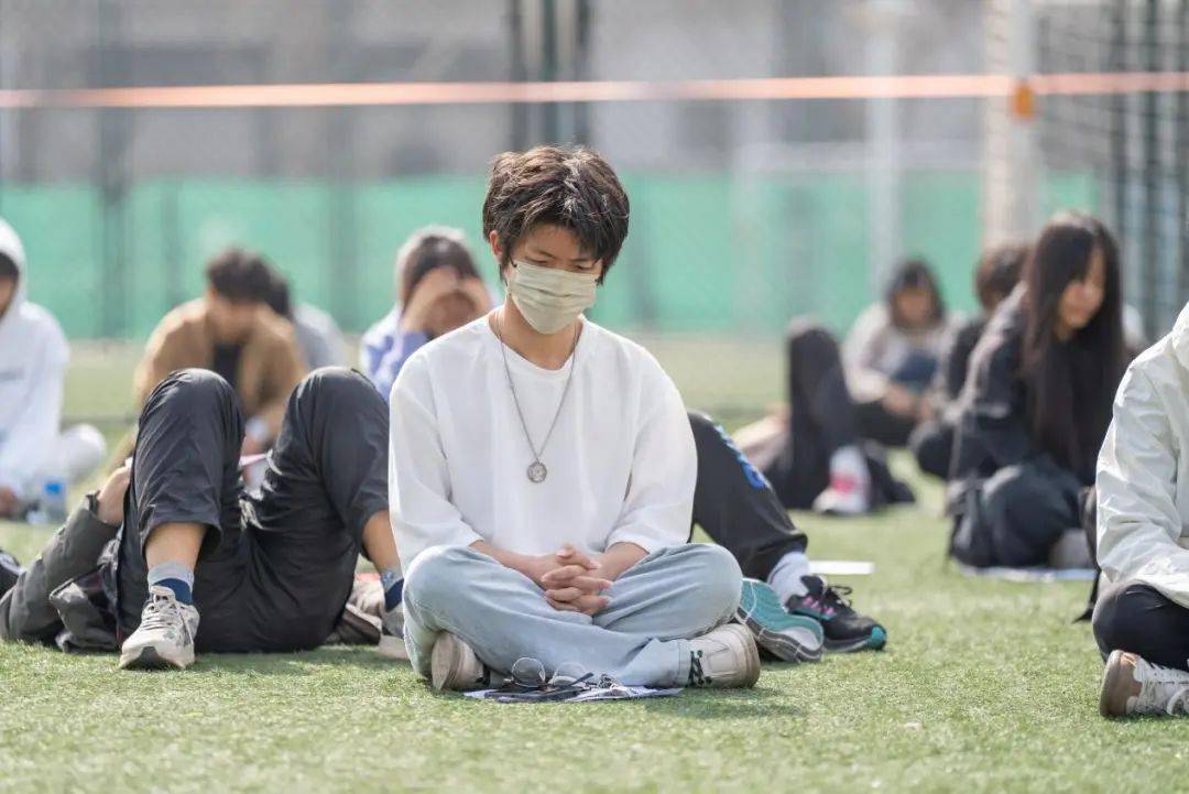 首届发呆比赛快你的朋友来看看