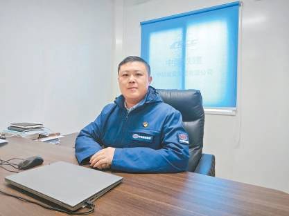 张家口的阎富生,2014年毕业后入职驻地在北京的中铁建设集团,2021年