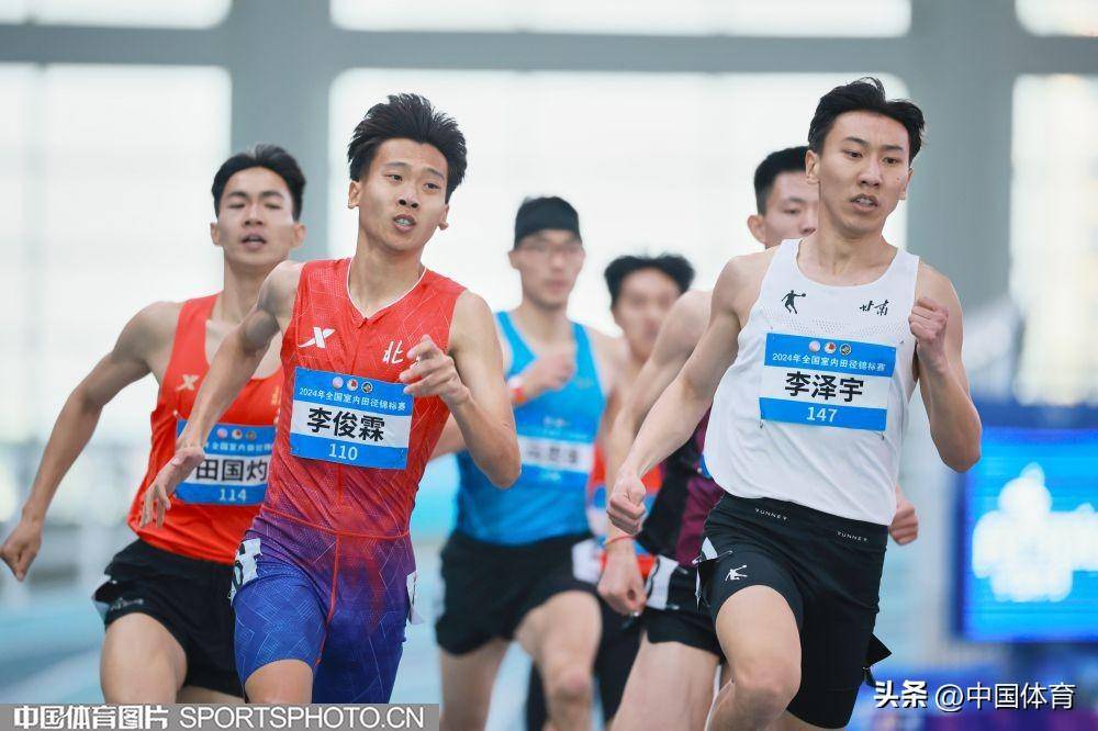 男子800米决赛场景男子800米决赛场景男子800米冠军李俊霖(左三),亚军