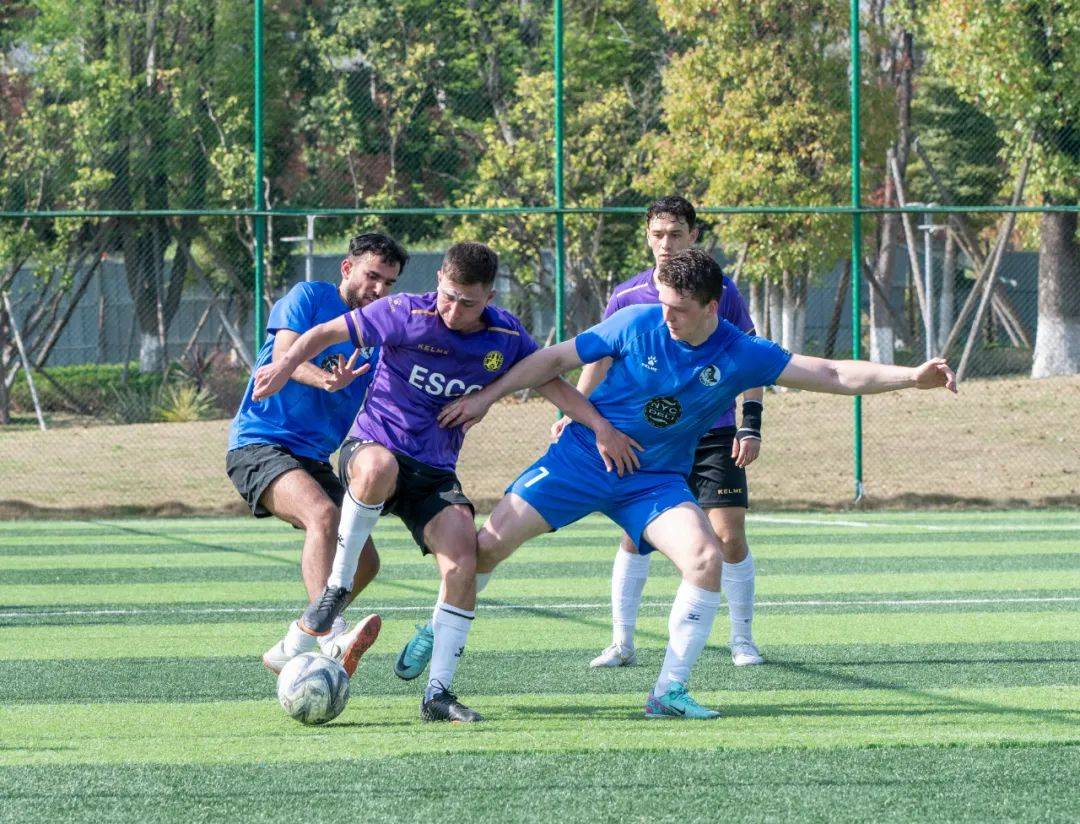 社会足球足球无国界2024成都城市足球八人制联赛国际组拉开帷幕