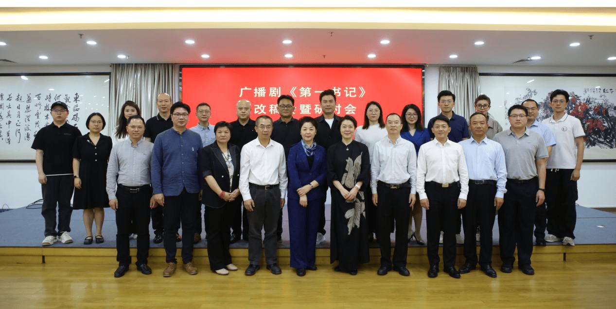 《第一书记》的编剧,原广州军区战士文工团编剧,戏剧导演舒晨介绍,该