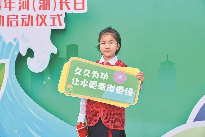 授旗厦门河小禹小记者团成立