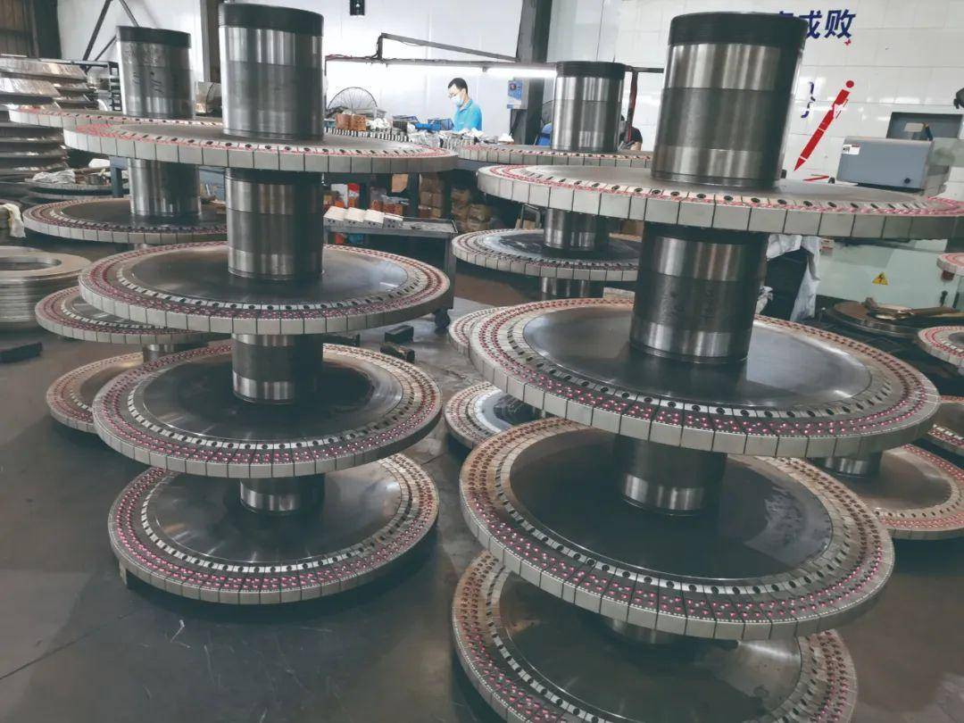 当时开铸造厂时,他也没想要做多大,只是想满足自身和旁边主机厂的产能