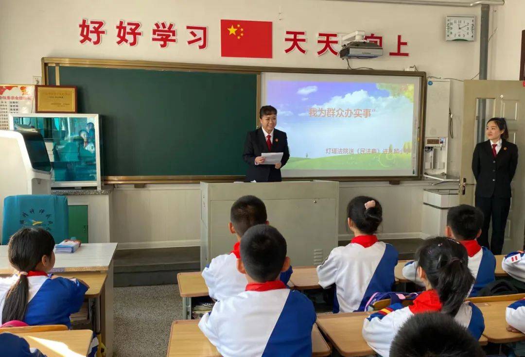 尽心尽力践行志愿者使命担当记灯塔市人民法院最美志愿者刘丹宁