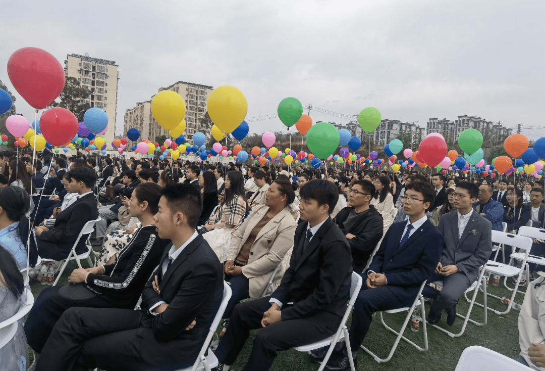 十八而志筑梦青春西昌一中举行高2024届成人礼