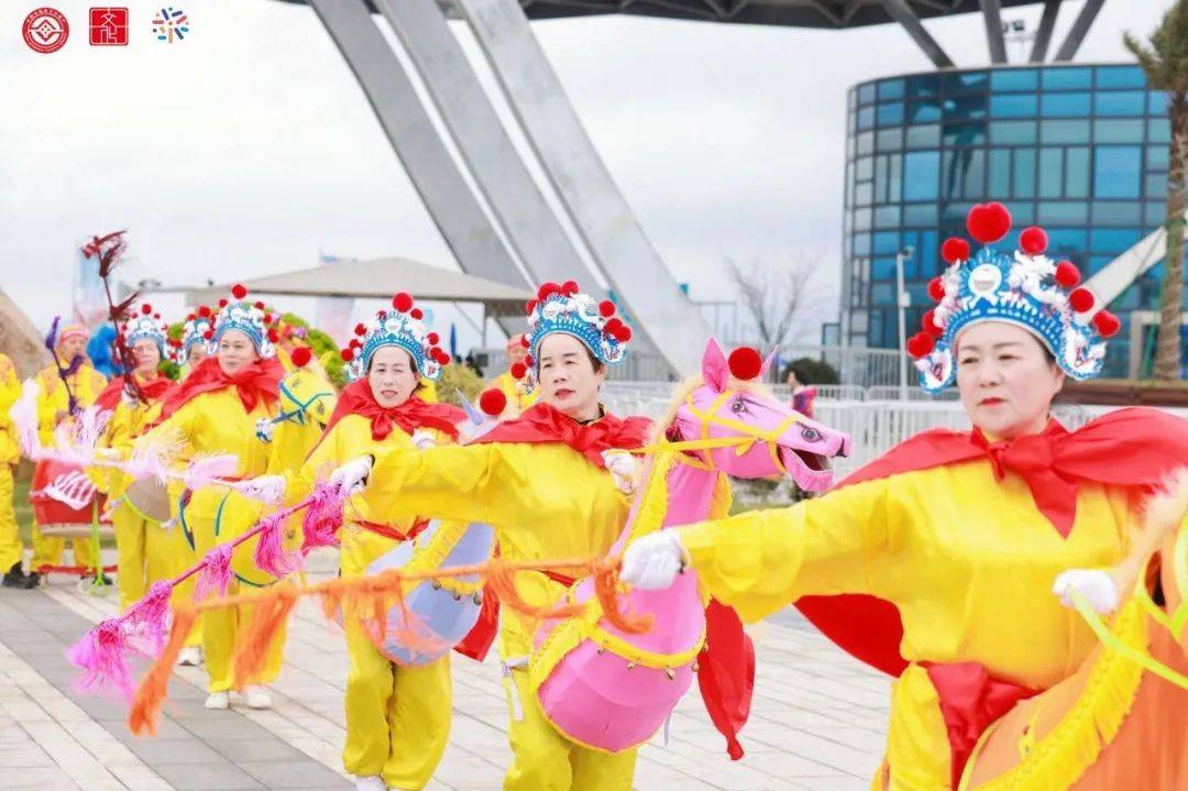 大补缸,车子灯,咸昶戏灯,跑马灯等非遗项目紧随其后,组成表演队伍从