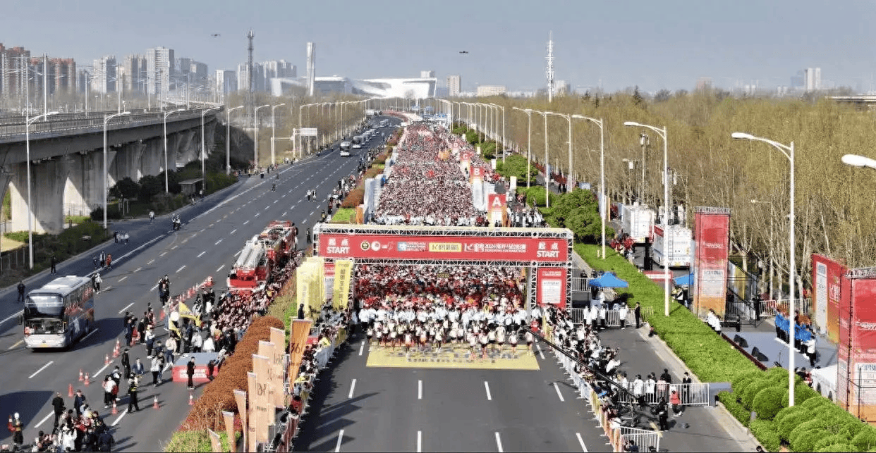 49万人一起跑进春天2024郑开马拉松激情开跑