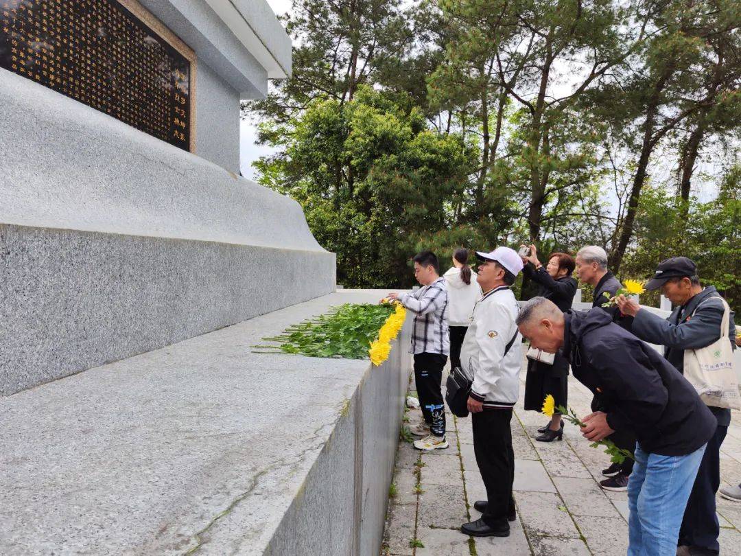 弘扬爱国精神"活动_桂林_纪念碑_苏蔓